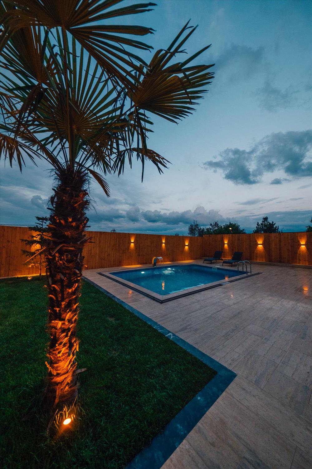 listing card gallery