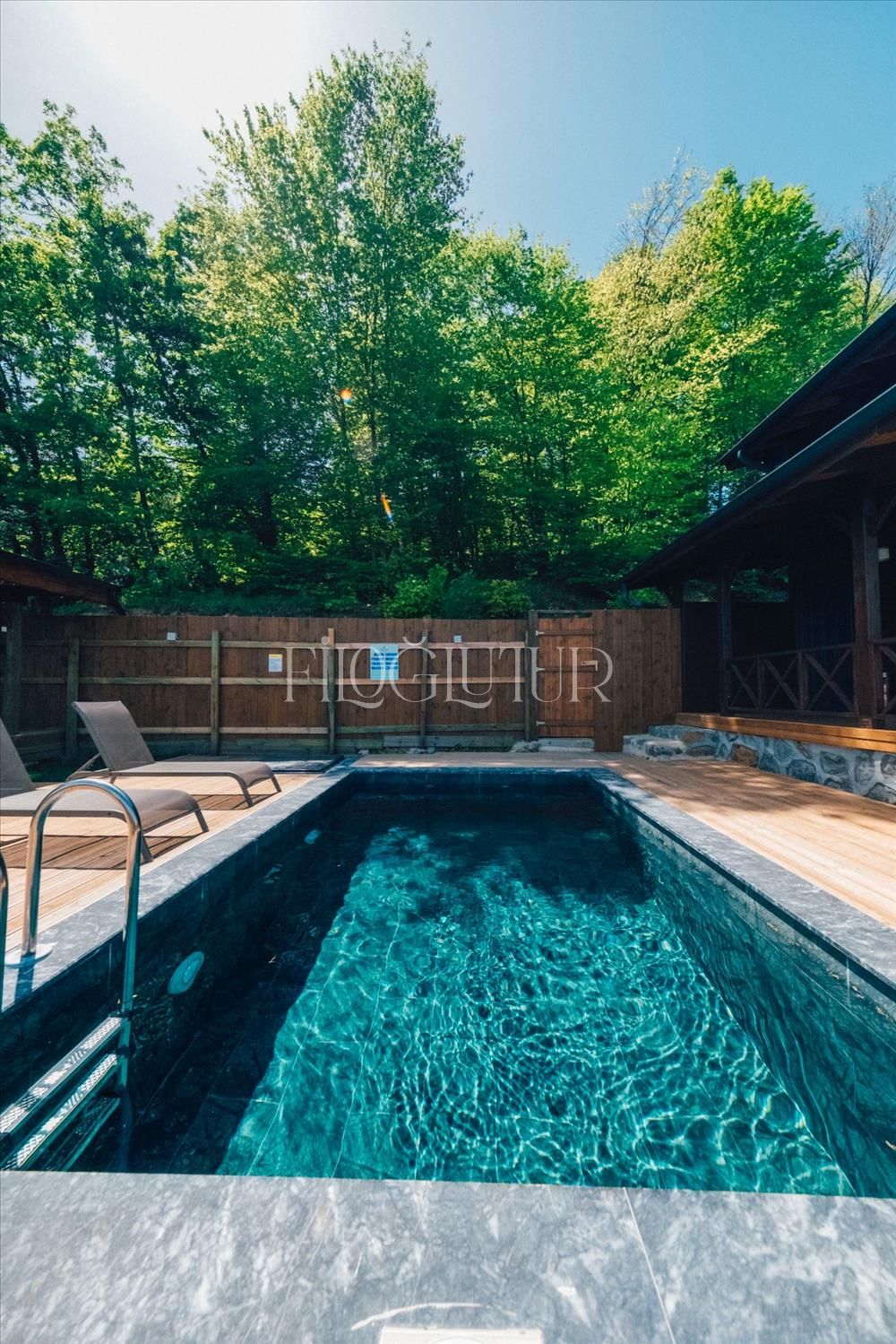 listing card gallery