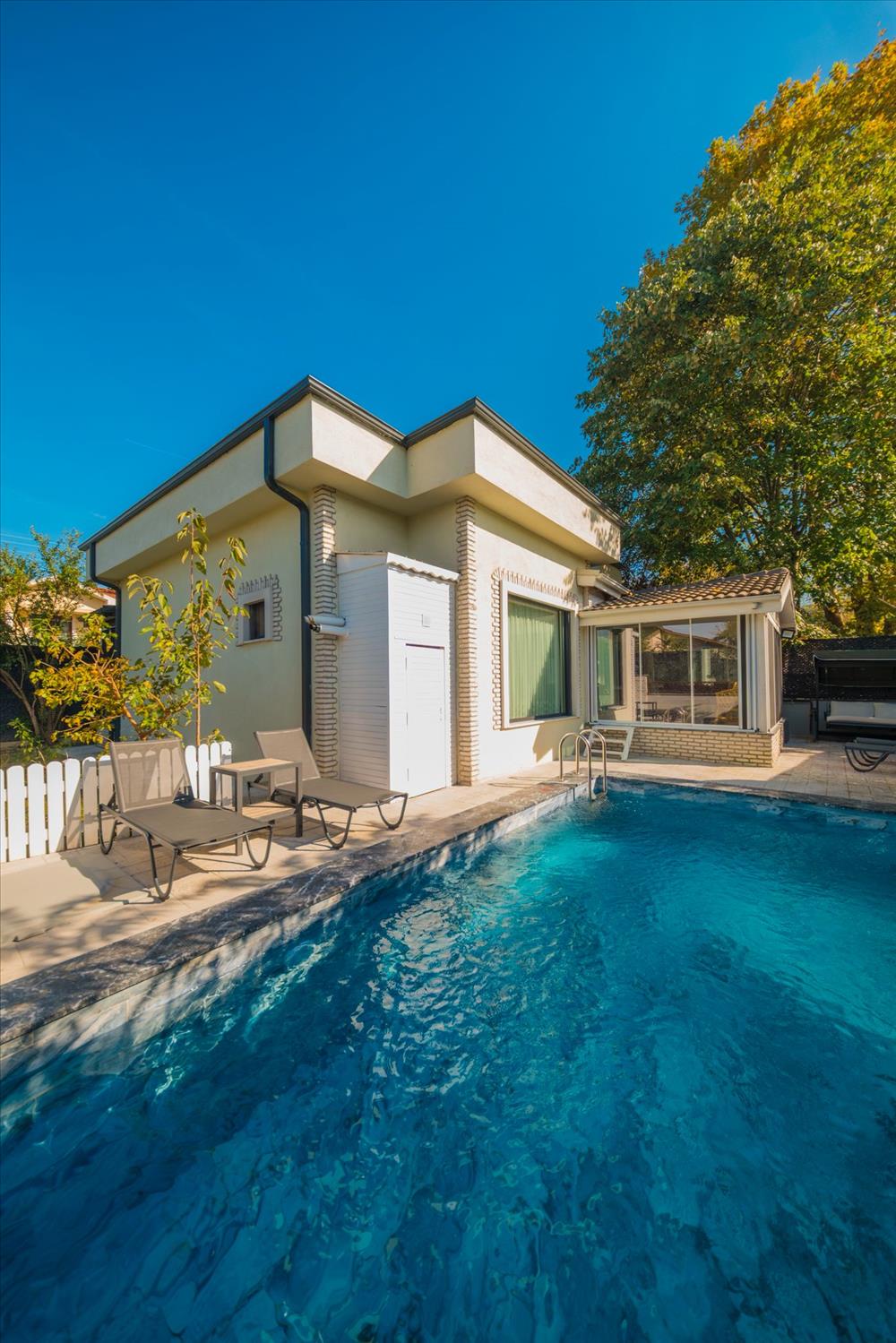 listing card gallery