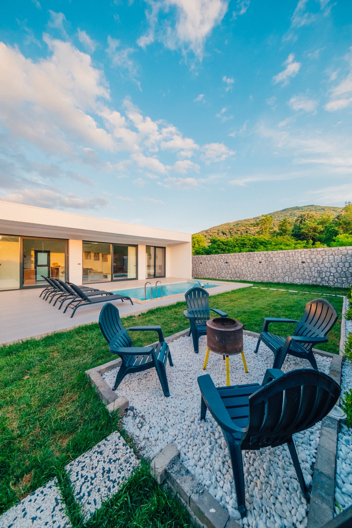 listing card gallery