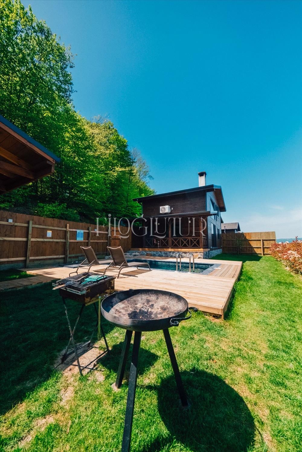 listing card gallery