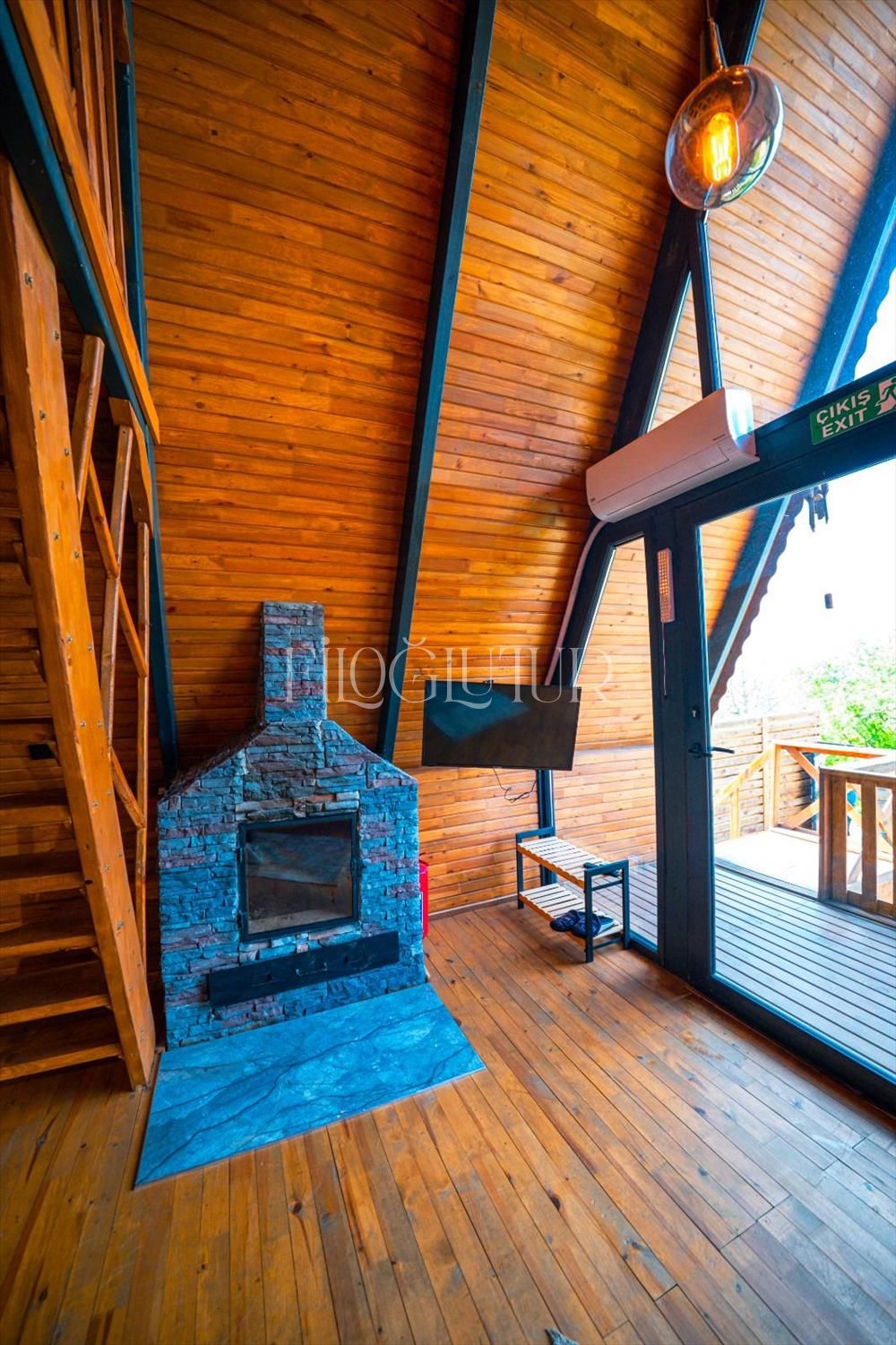 listing card gallery