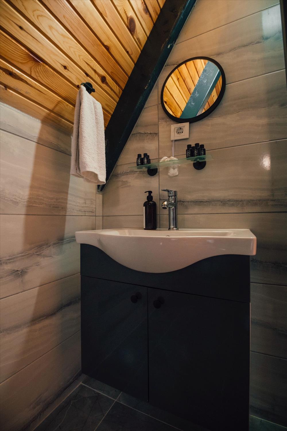 listing card gallery