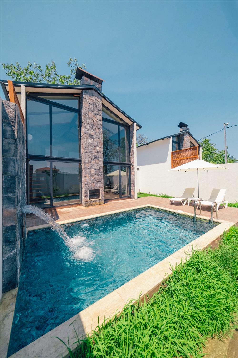 listing card gallery