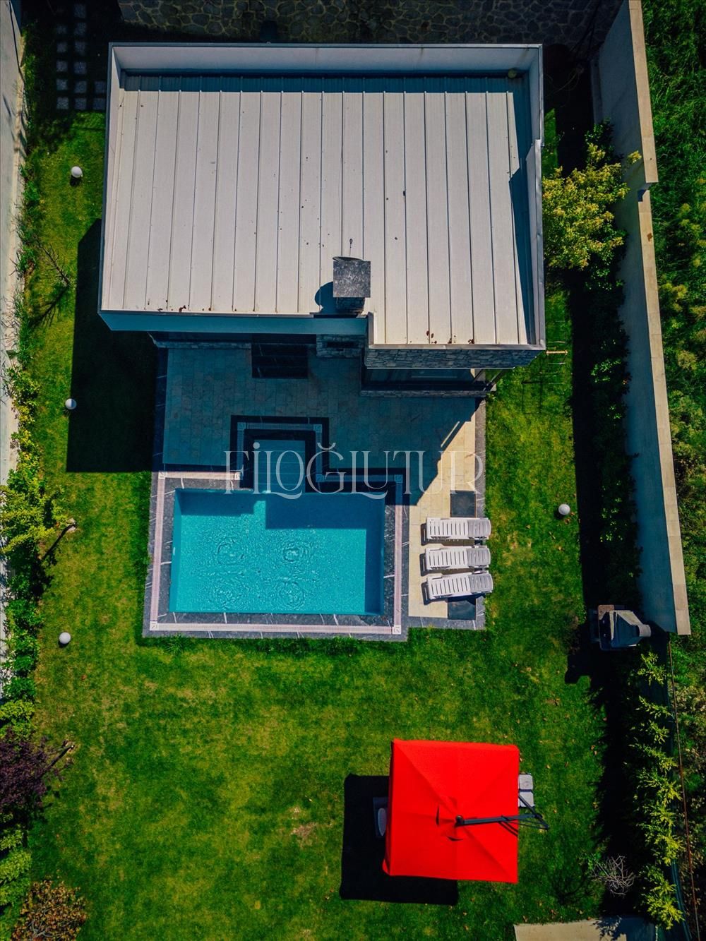 listing card gallery