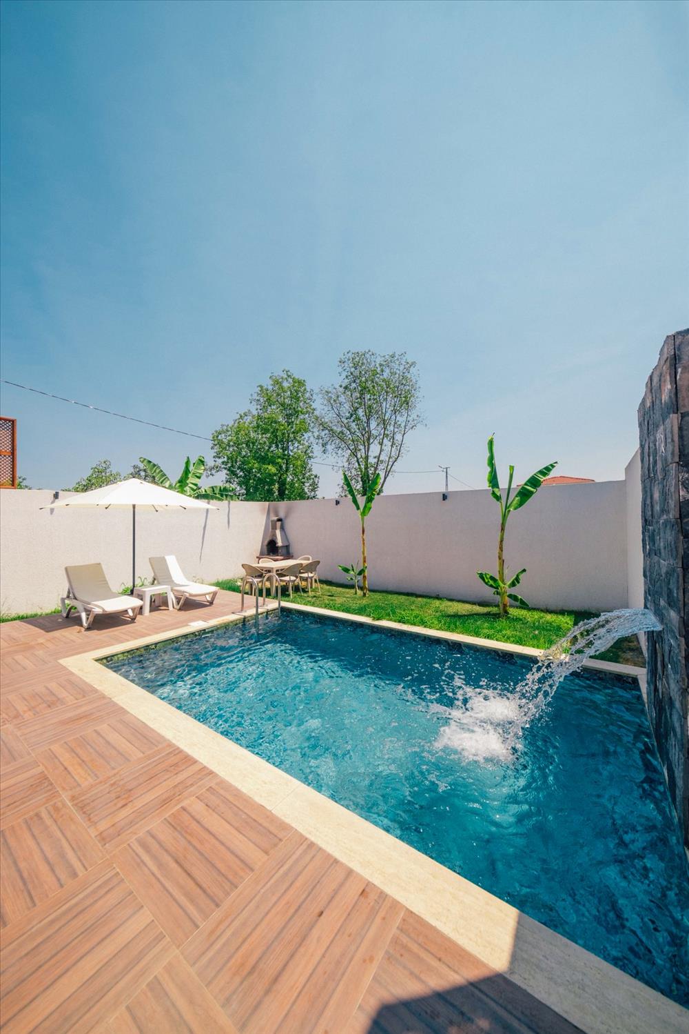 listing card gallery