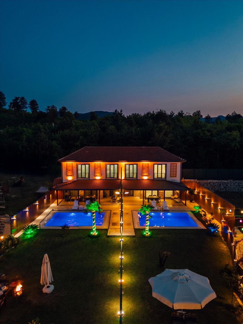 listing card gallery