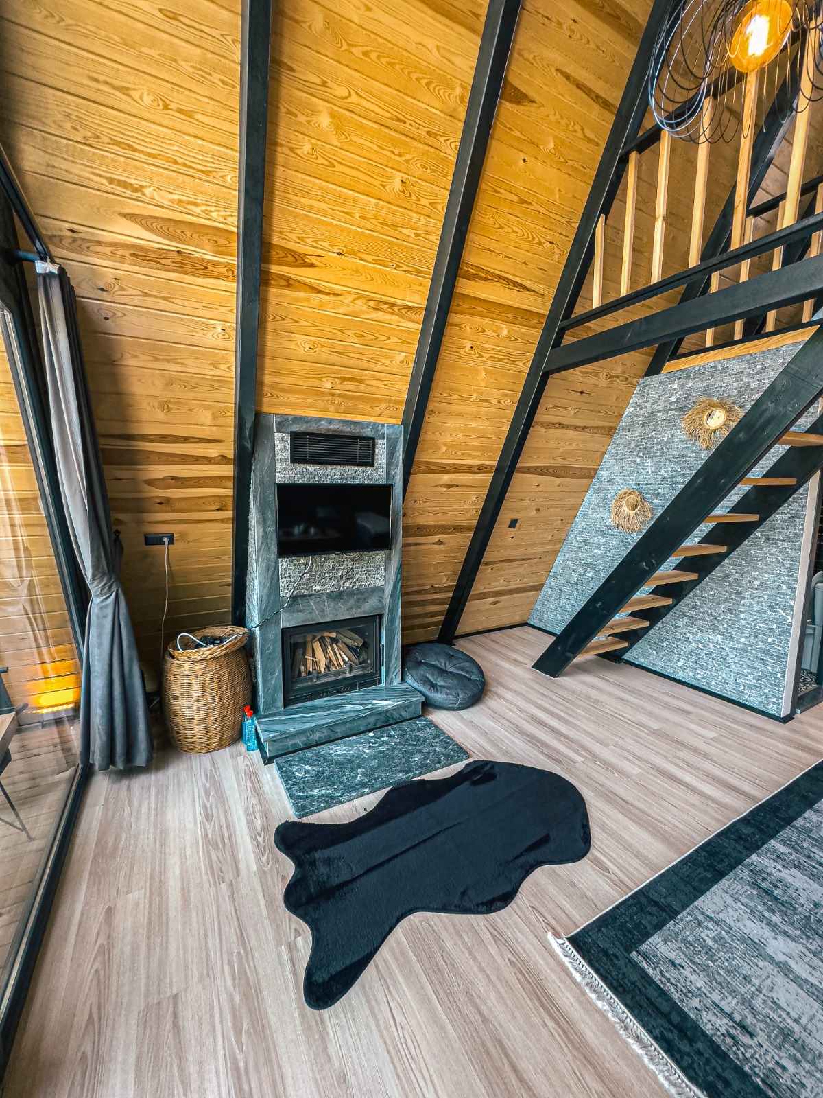 listing card gallery