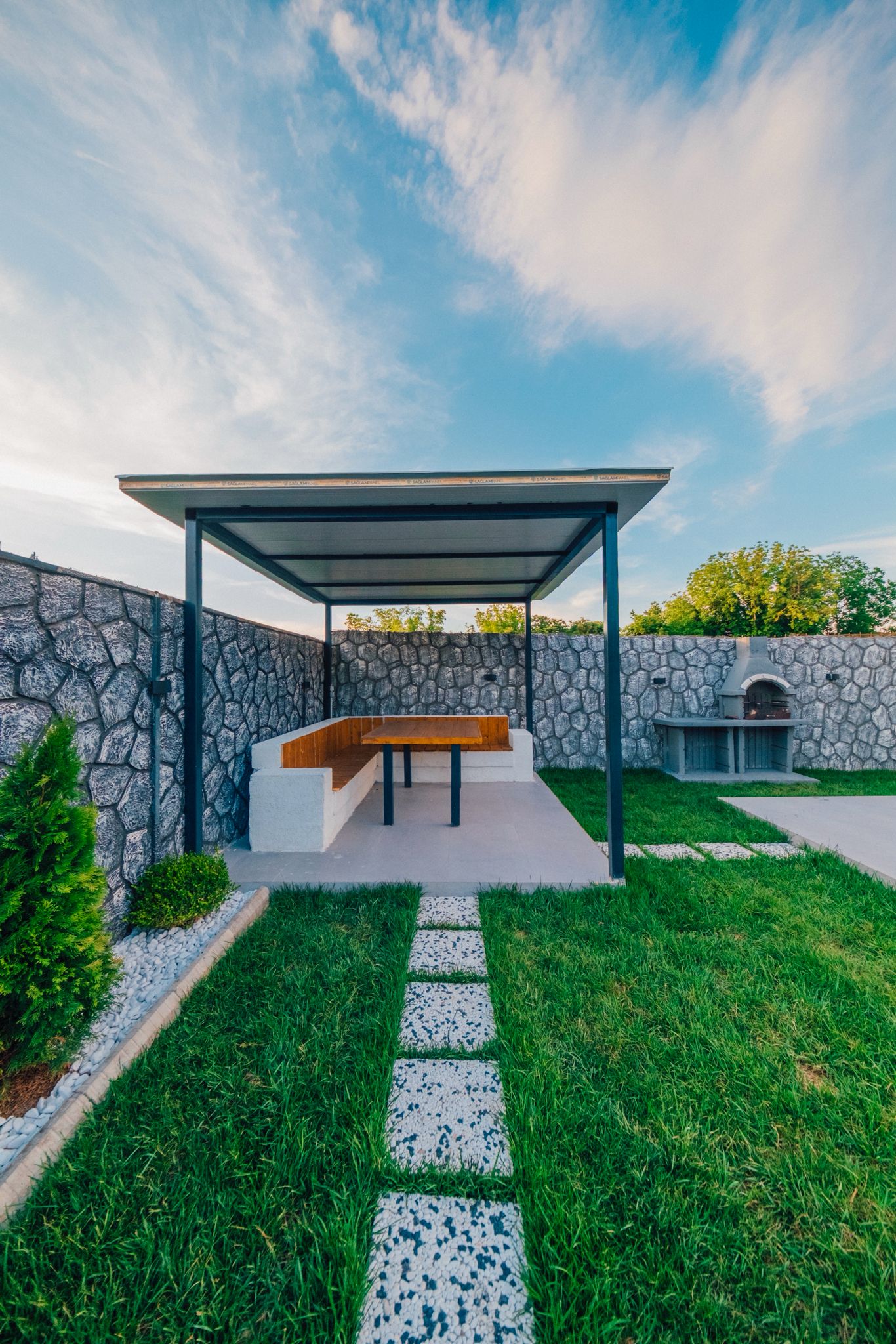 listing card gallery