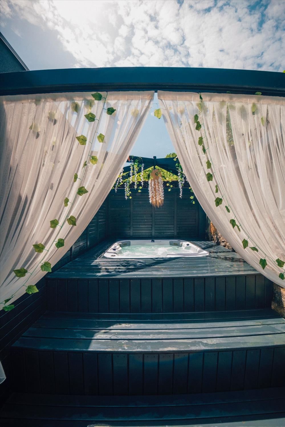 listing card gallery