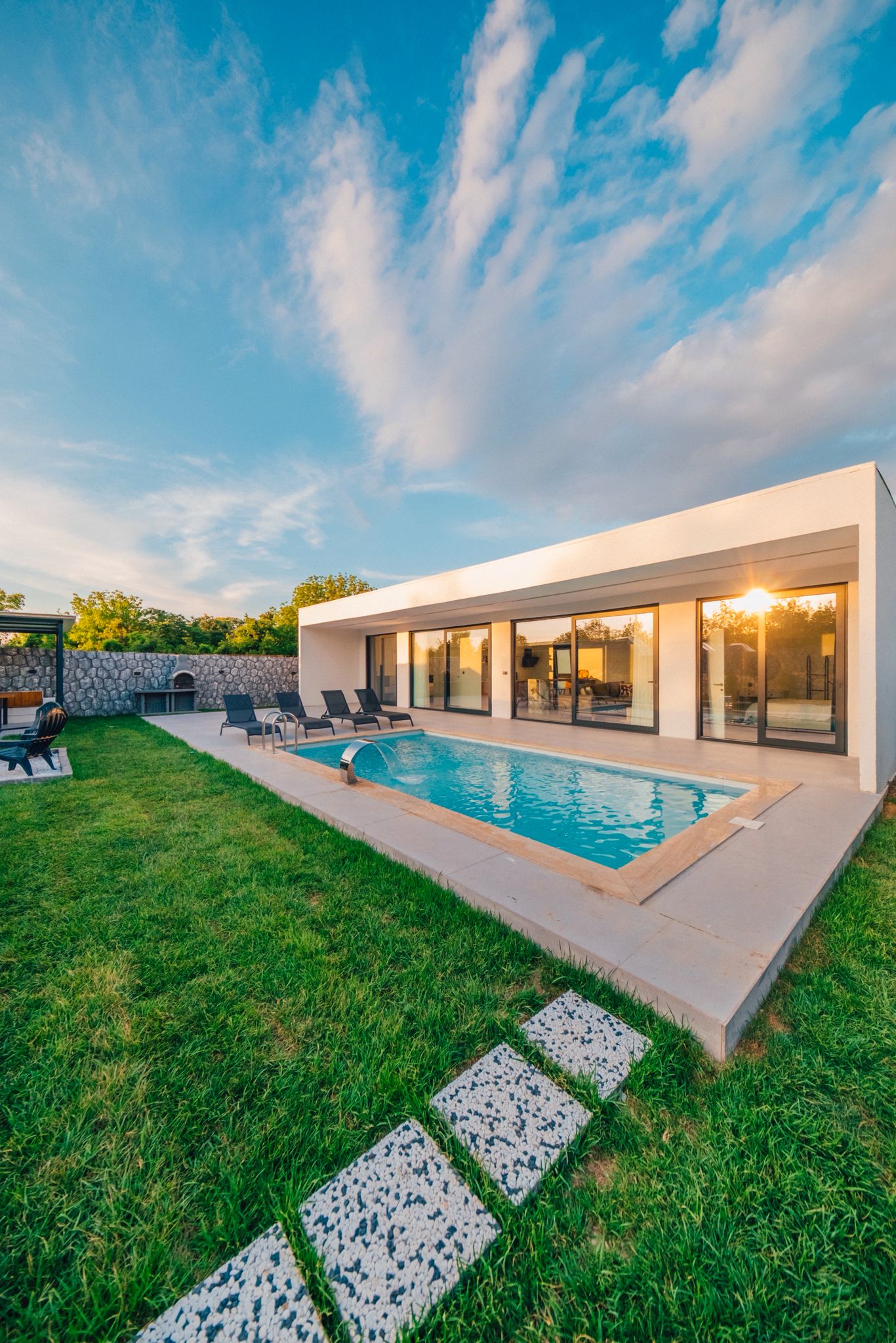 listing card gallery