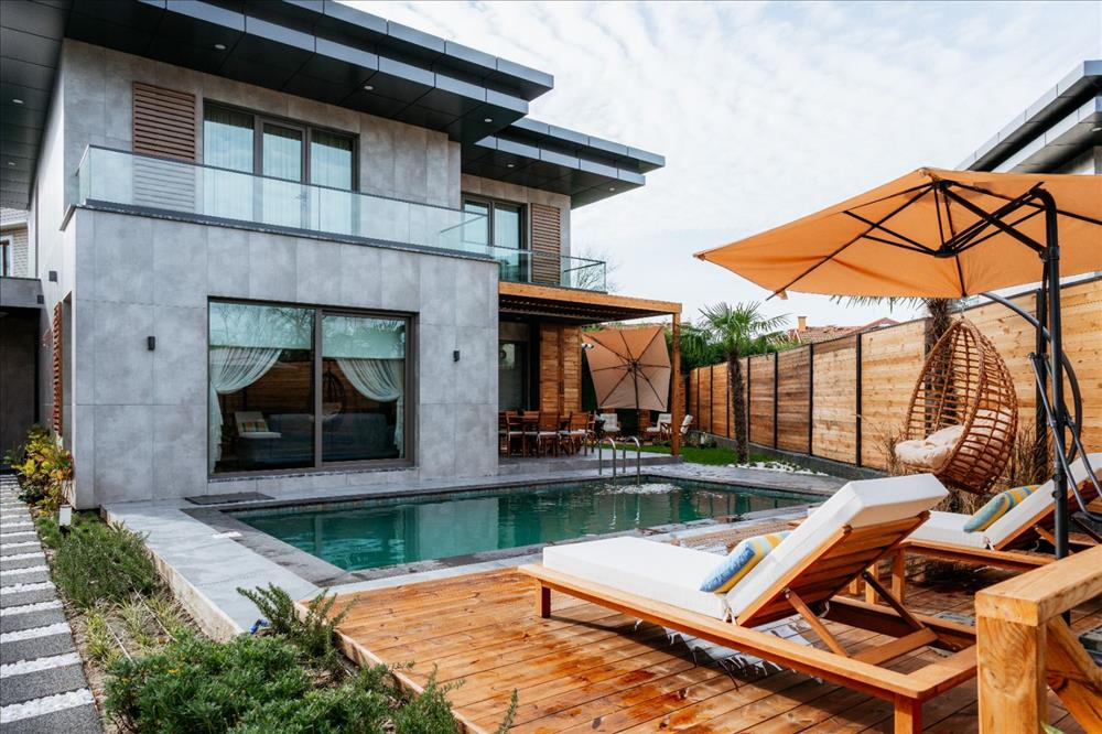 listing card gallery