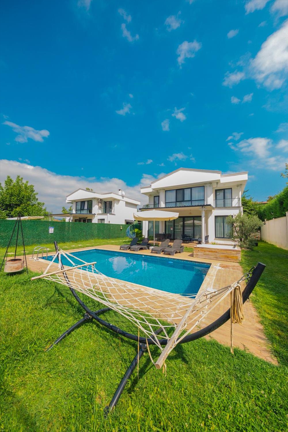 listing card gallery