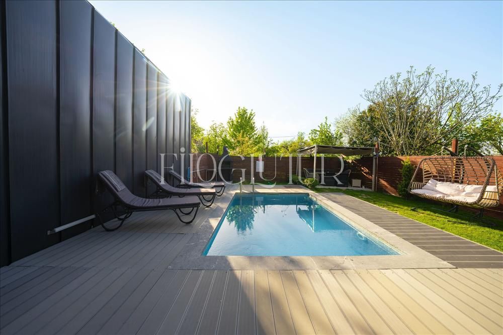 listing card gallery