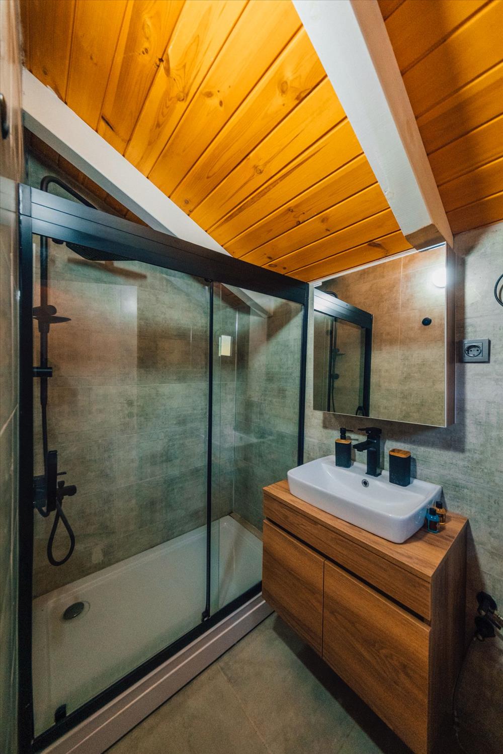 listing card gallery