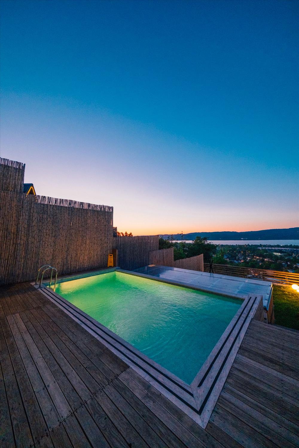 listing card gallery