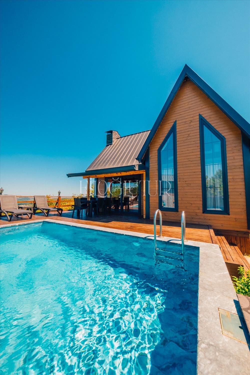 listing card gallery