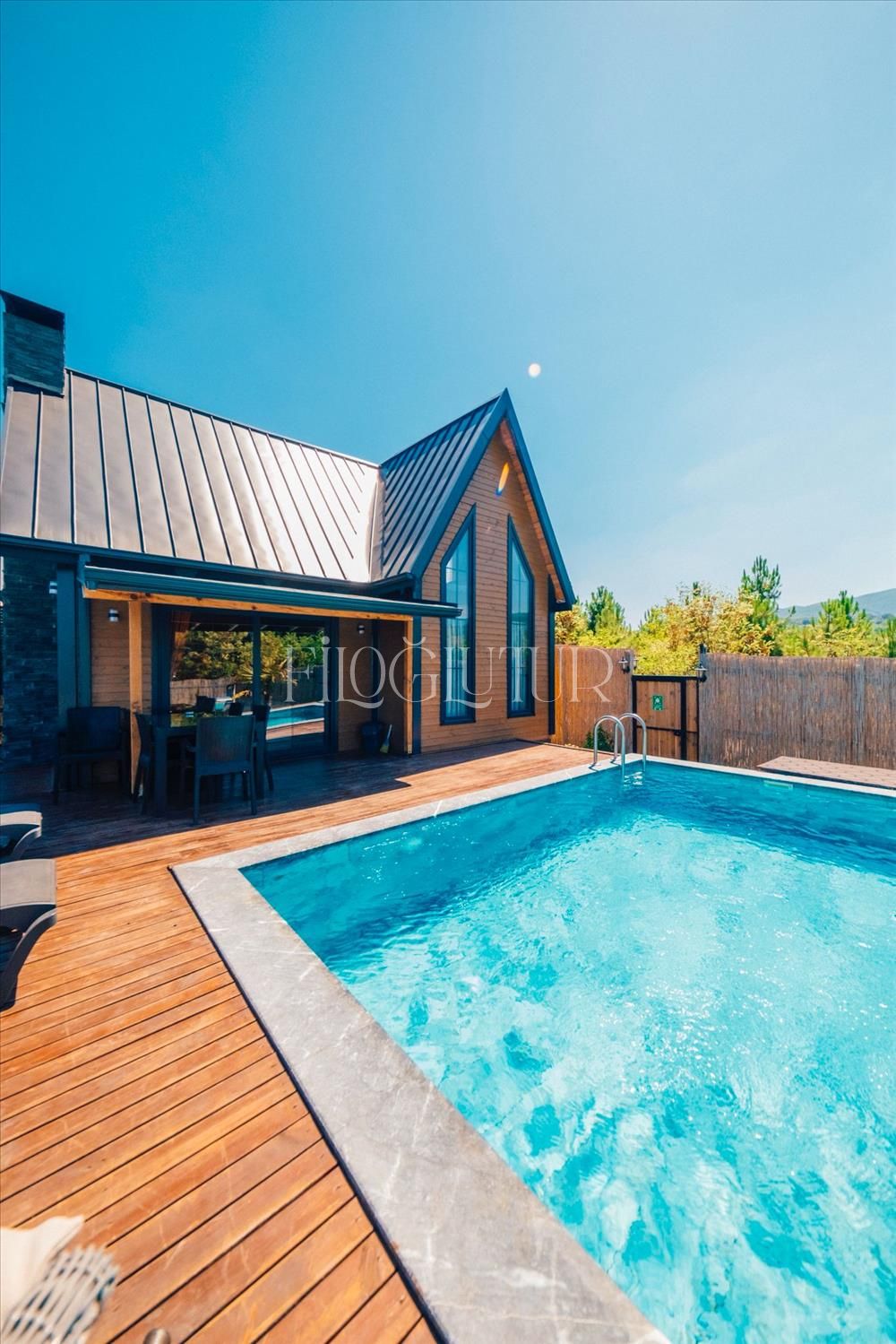 listing card gallery