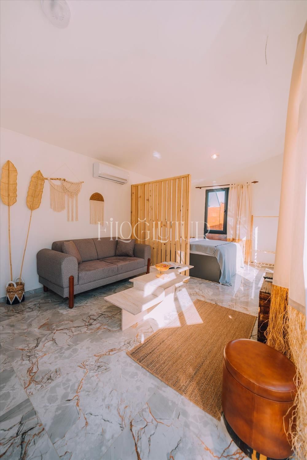 listing card gallery