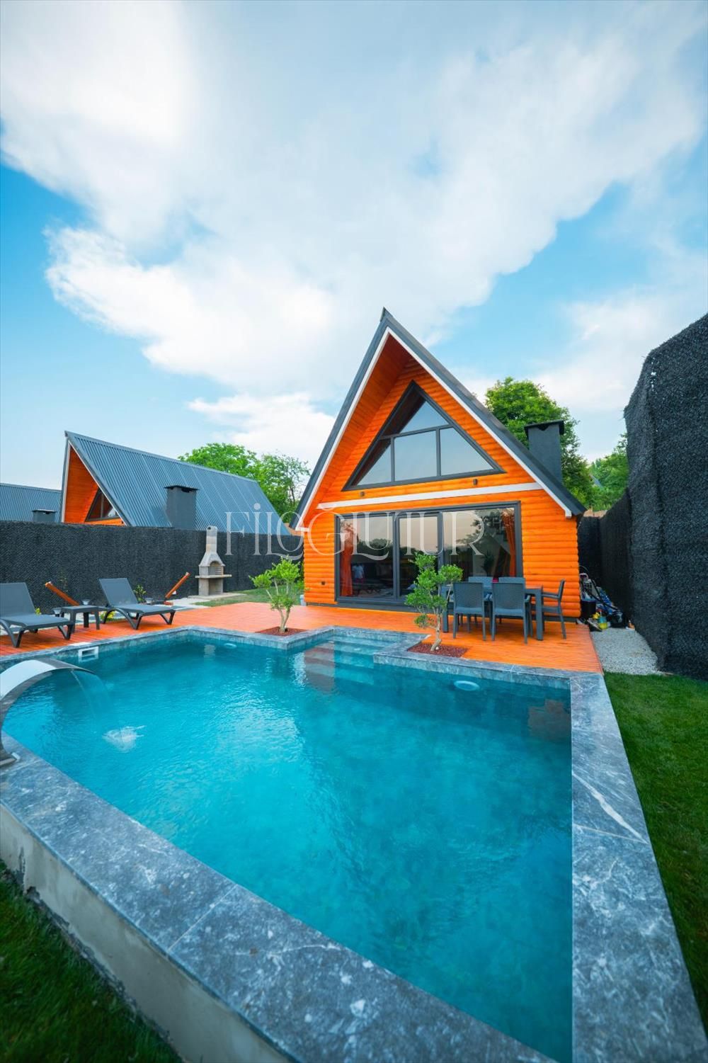 listing card gallery