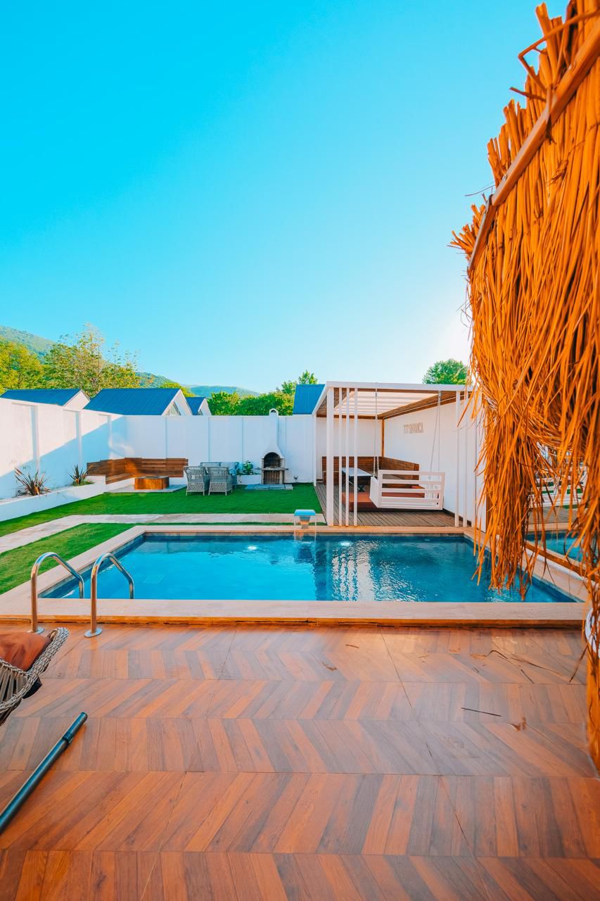 listing card gallery