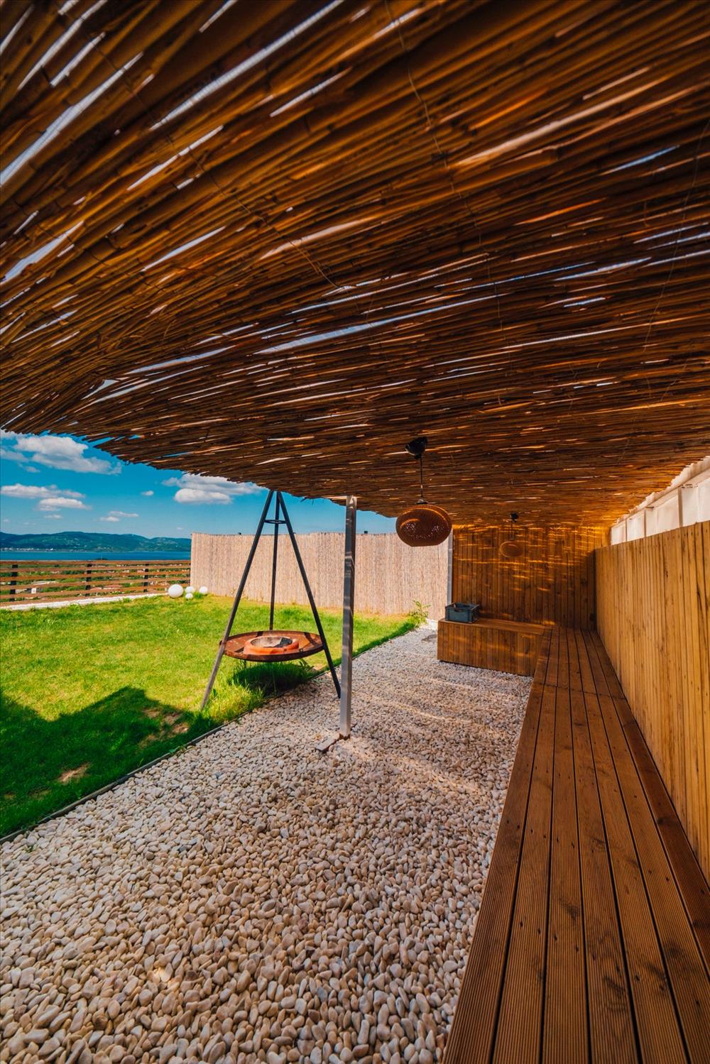 listing card gallery