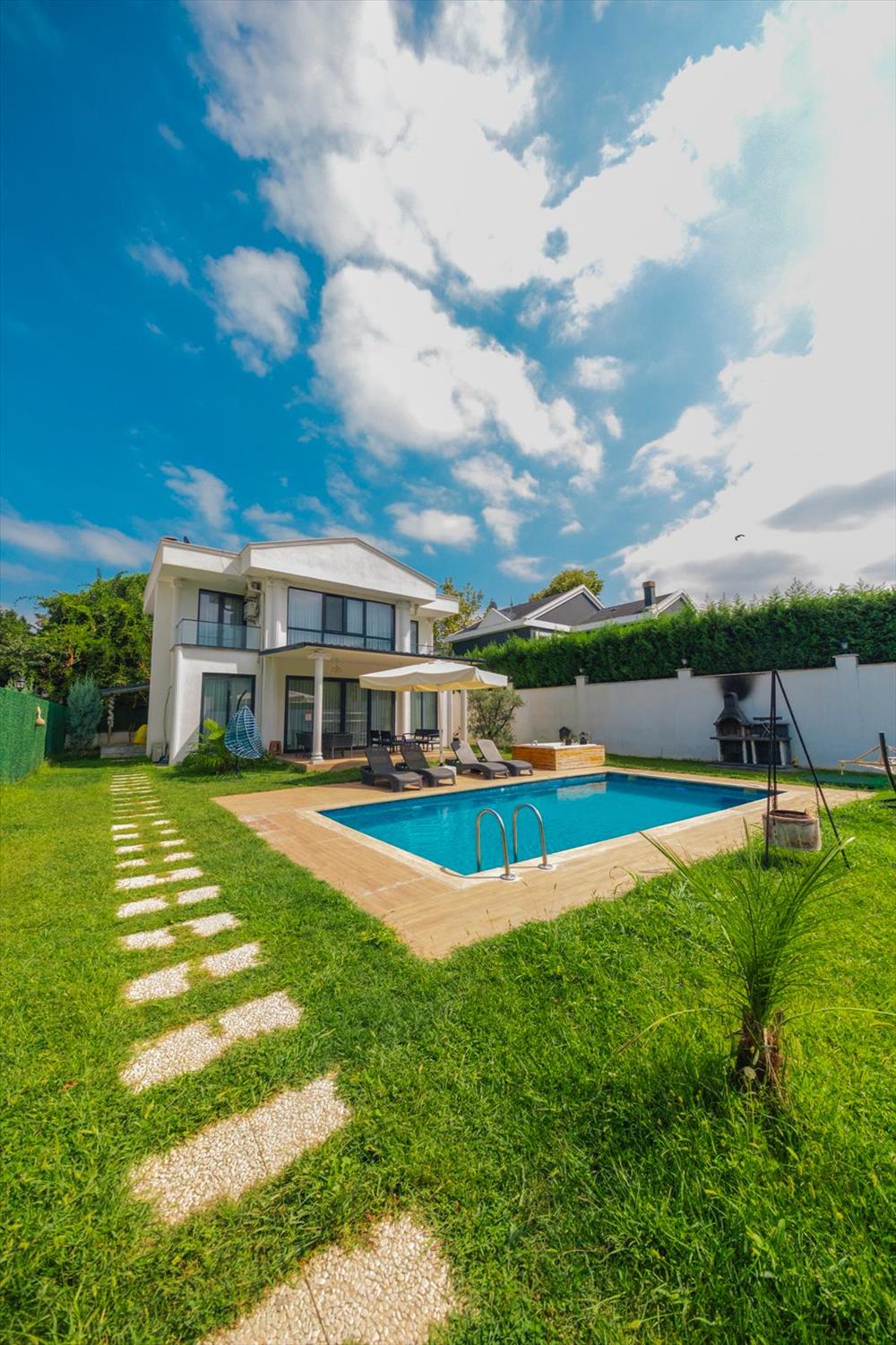 listing card gallery