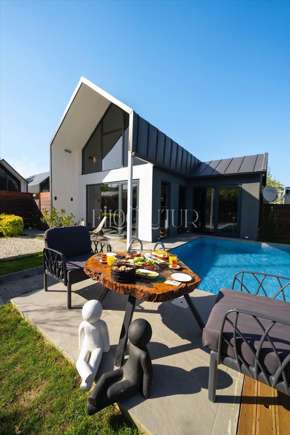 listing card gallery