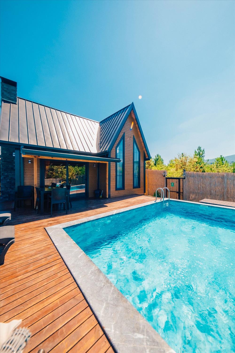 listing card gallery