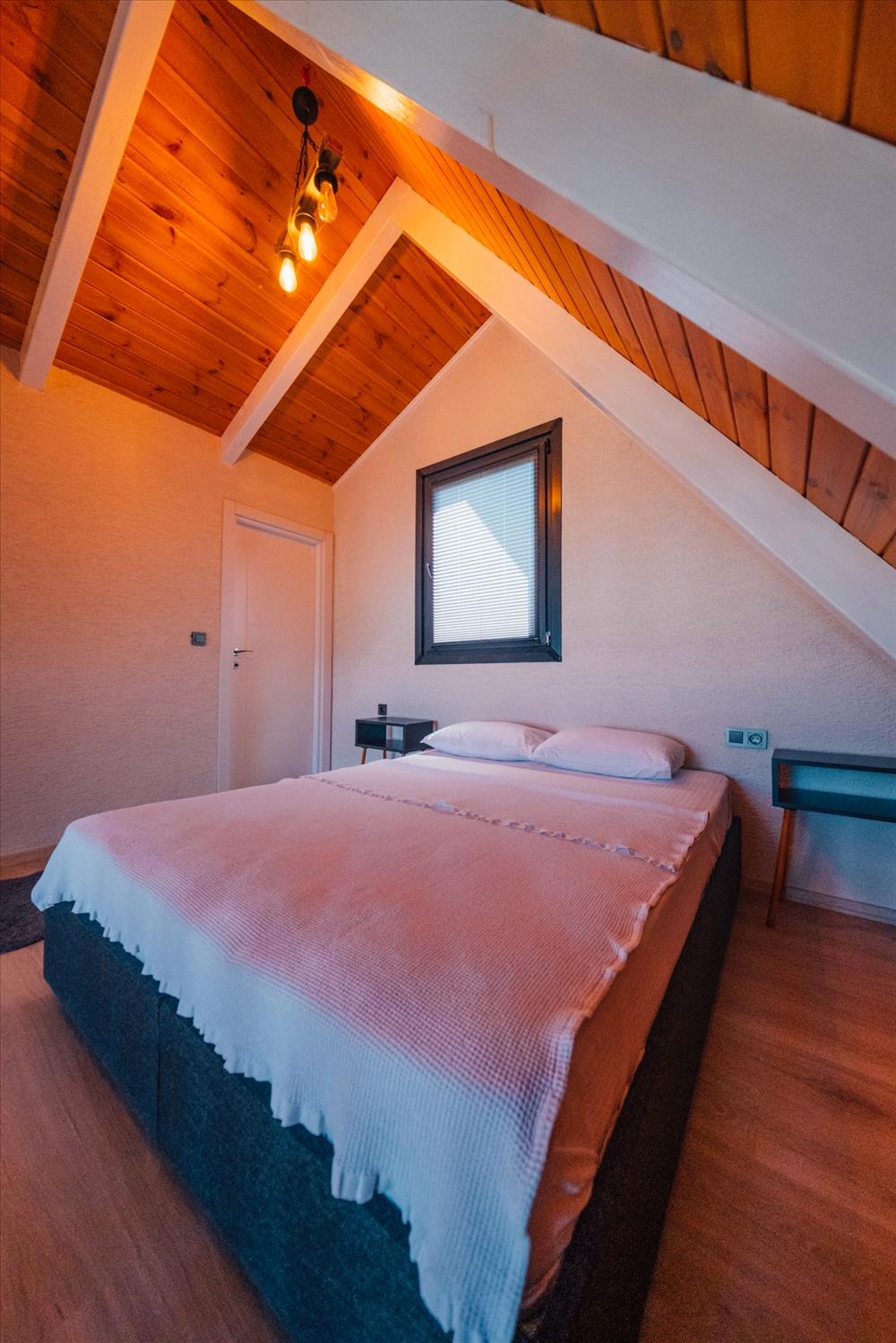 listing card gallery