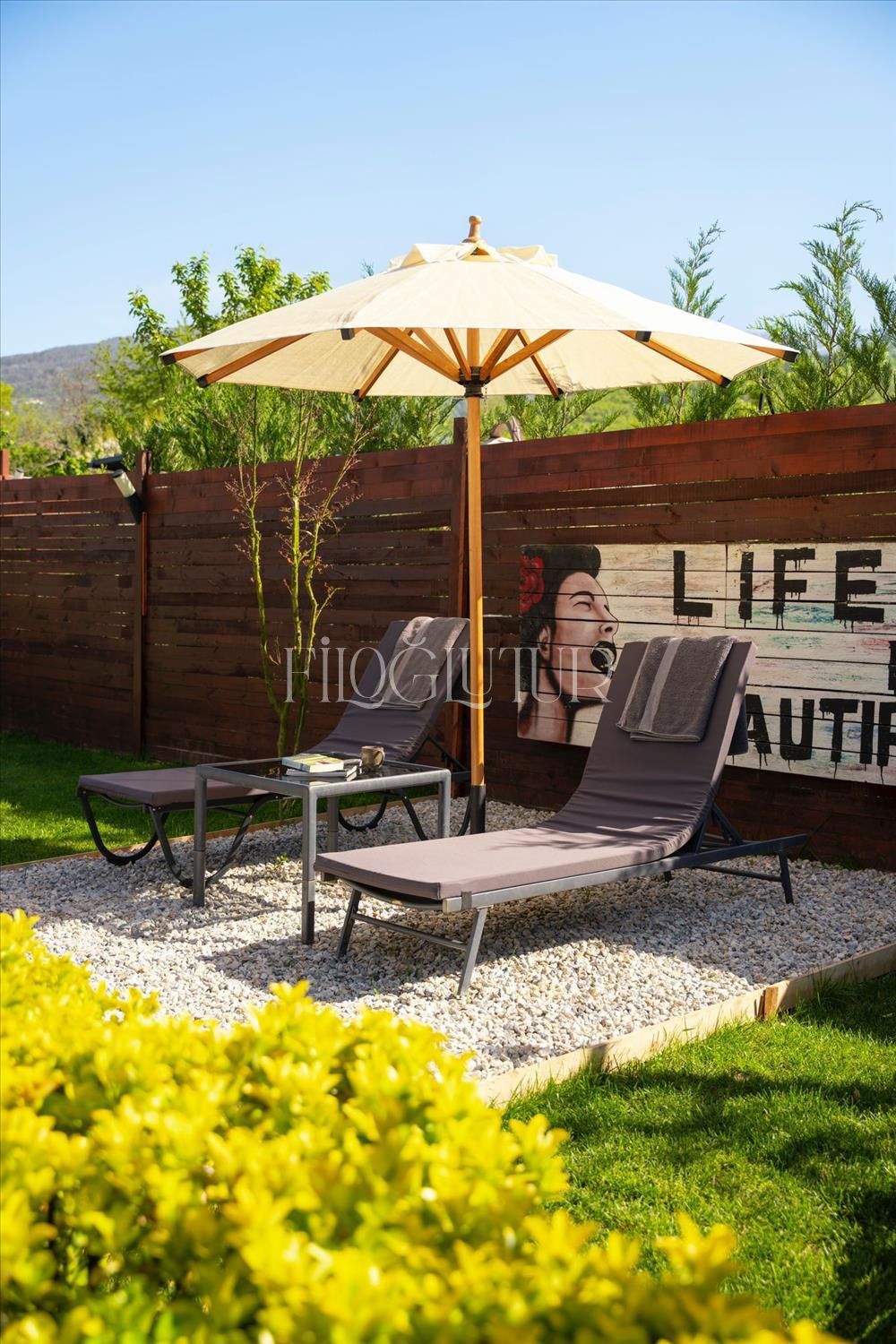 listing card gallery