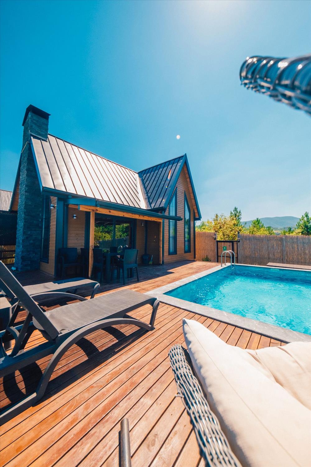 listing card gallery