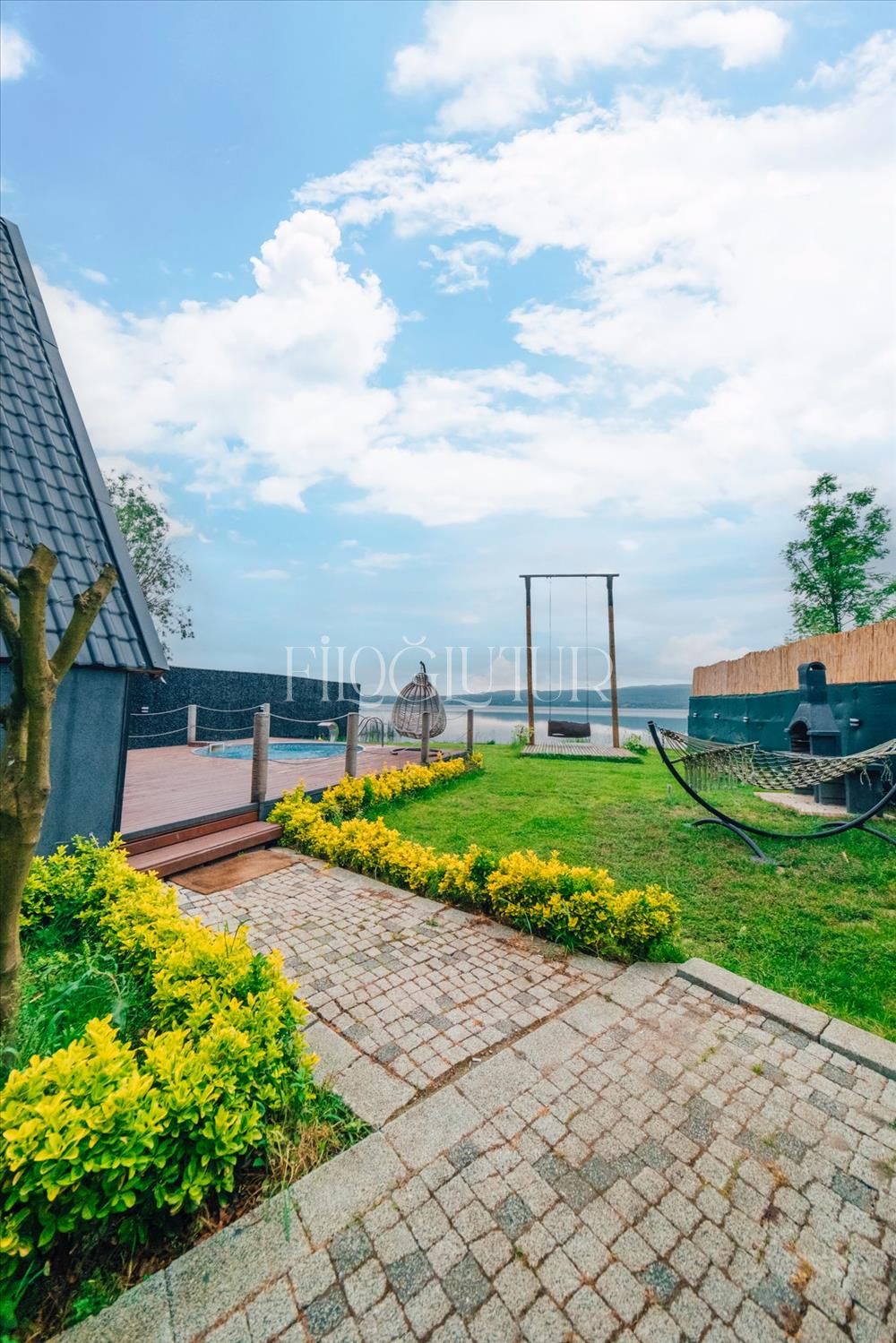 listing card gallery