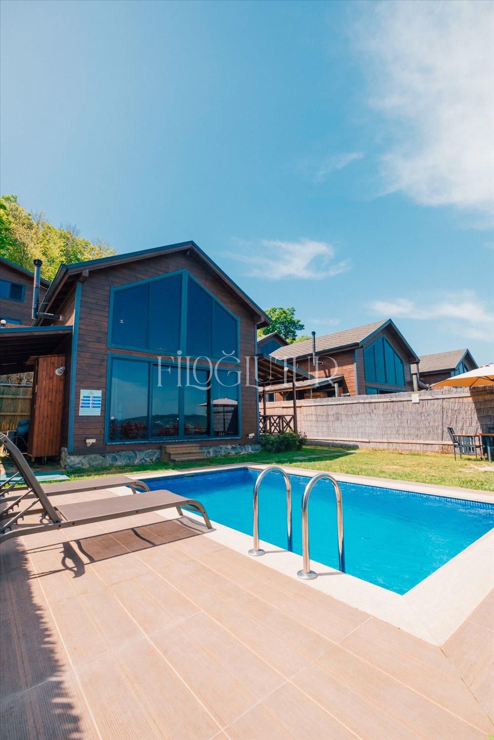 listing card gallery