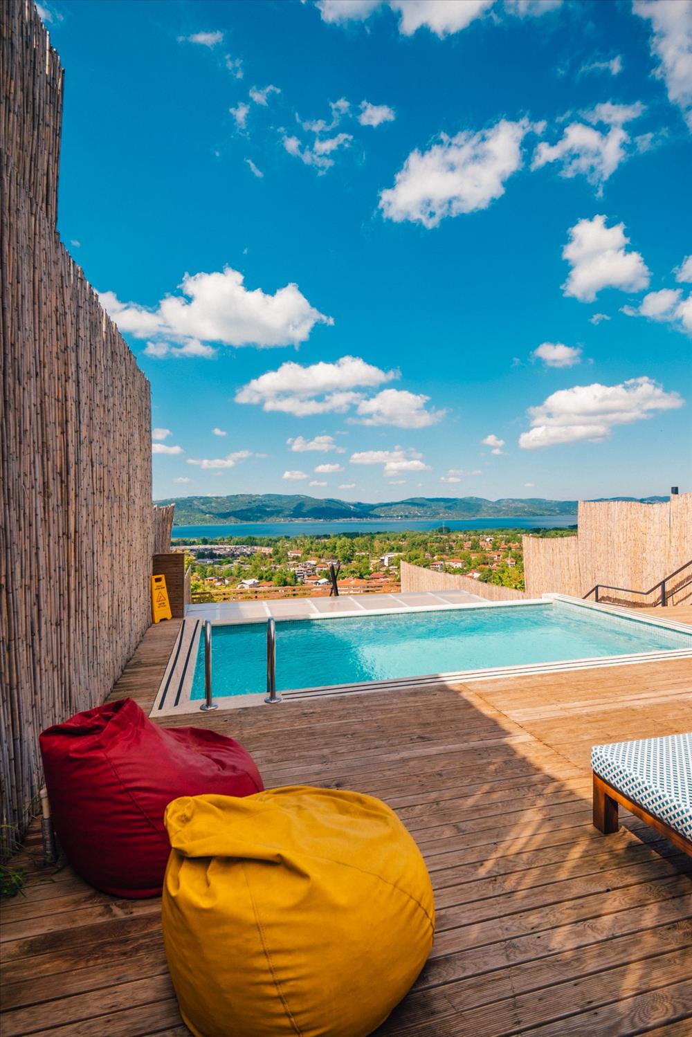 listing card gallery