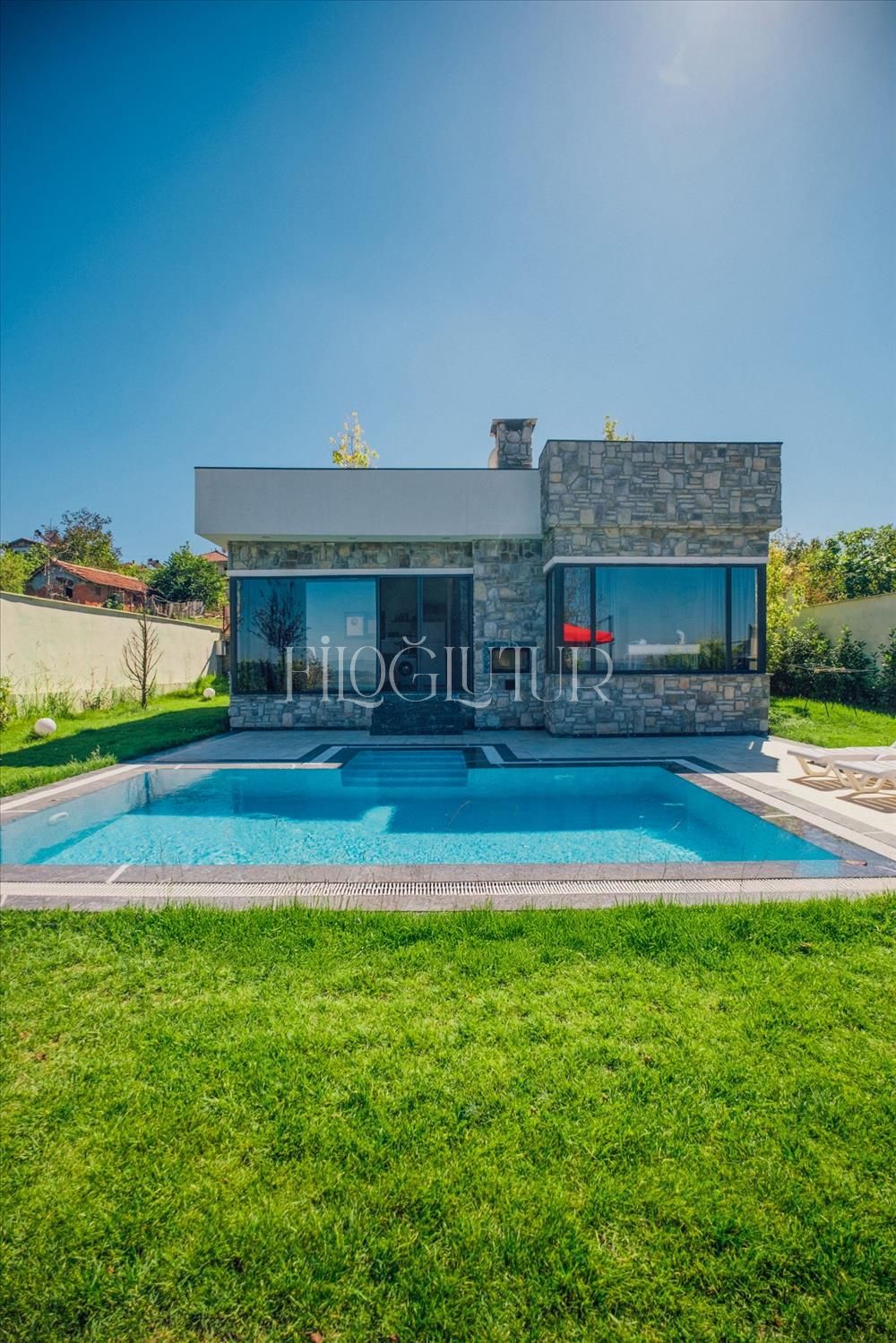 listing card gallery