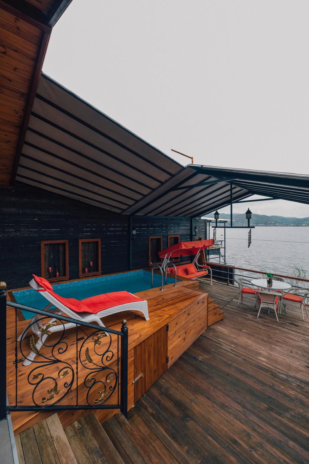 listing card gallery