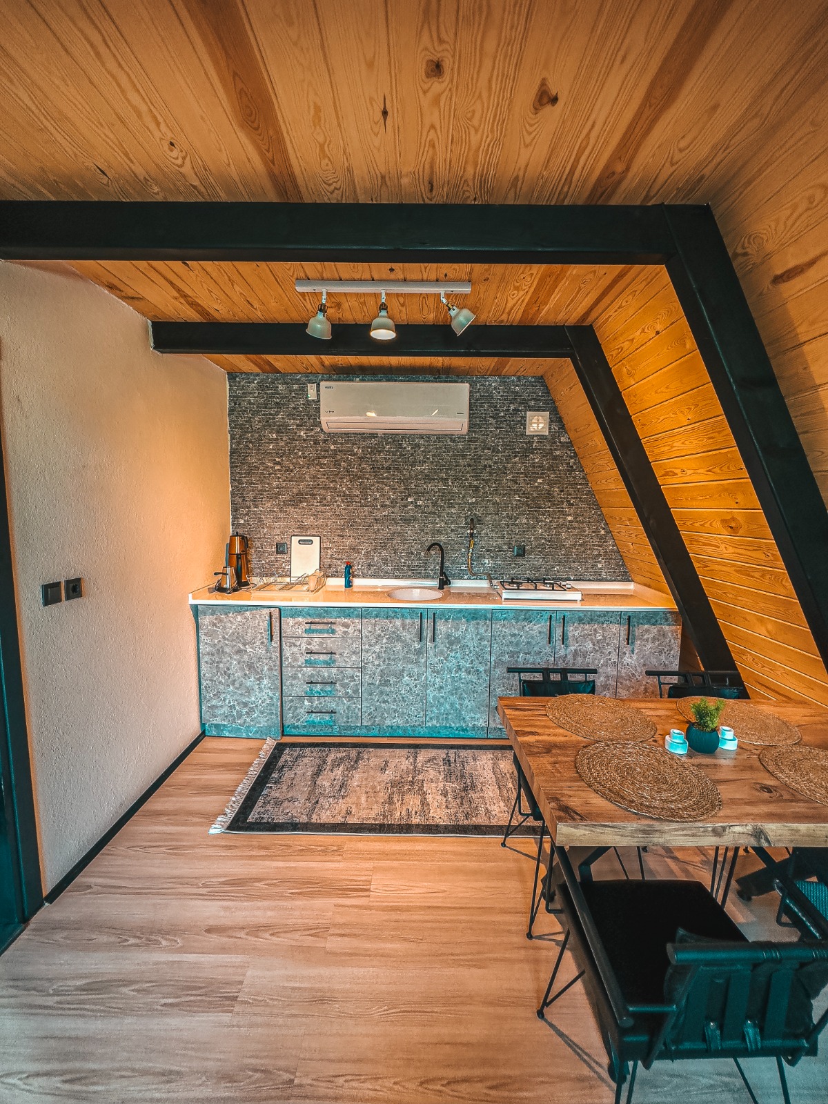 listing card gallery