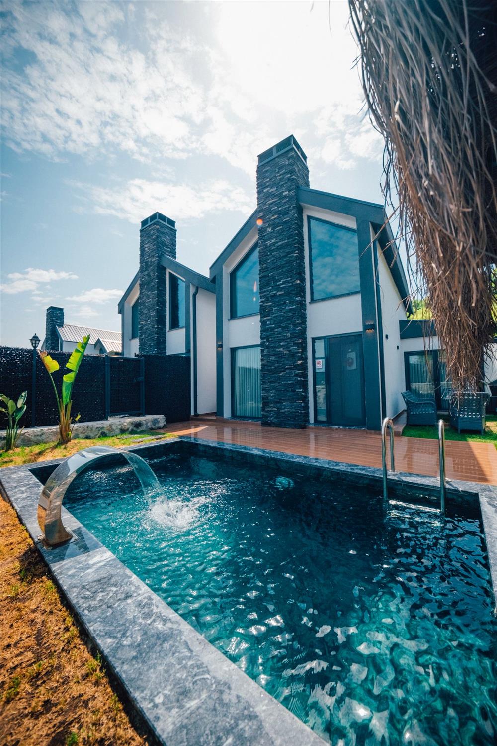 listing card gallery