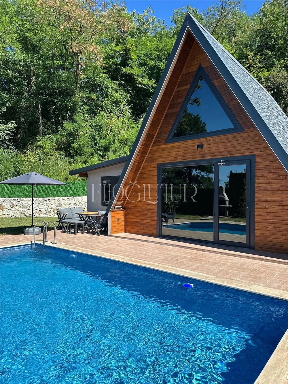 listing card gallery