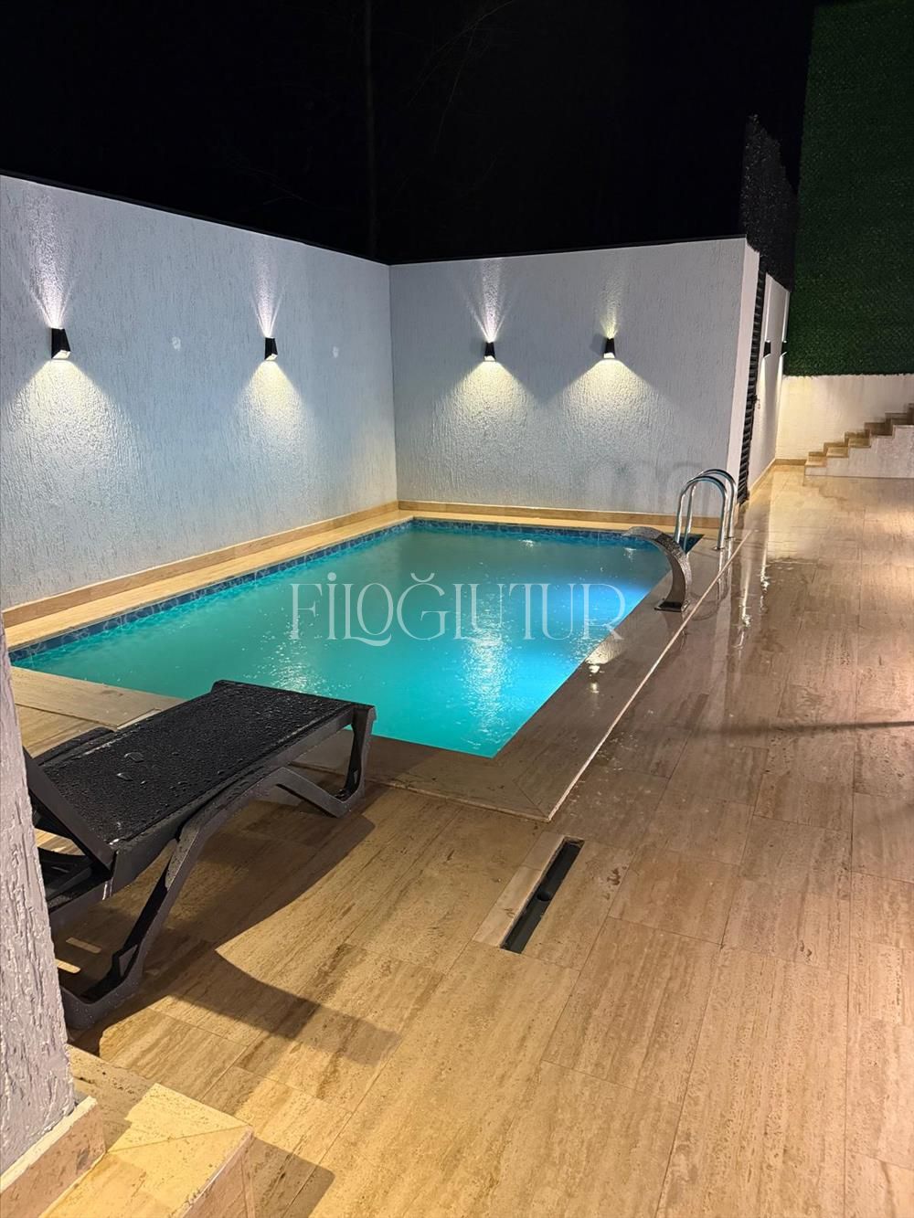 listing card gallery