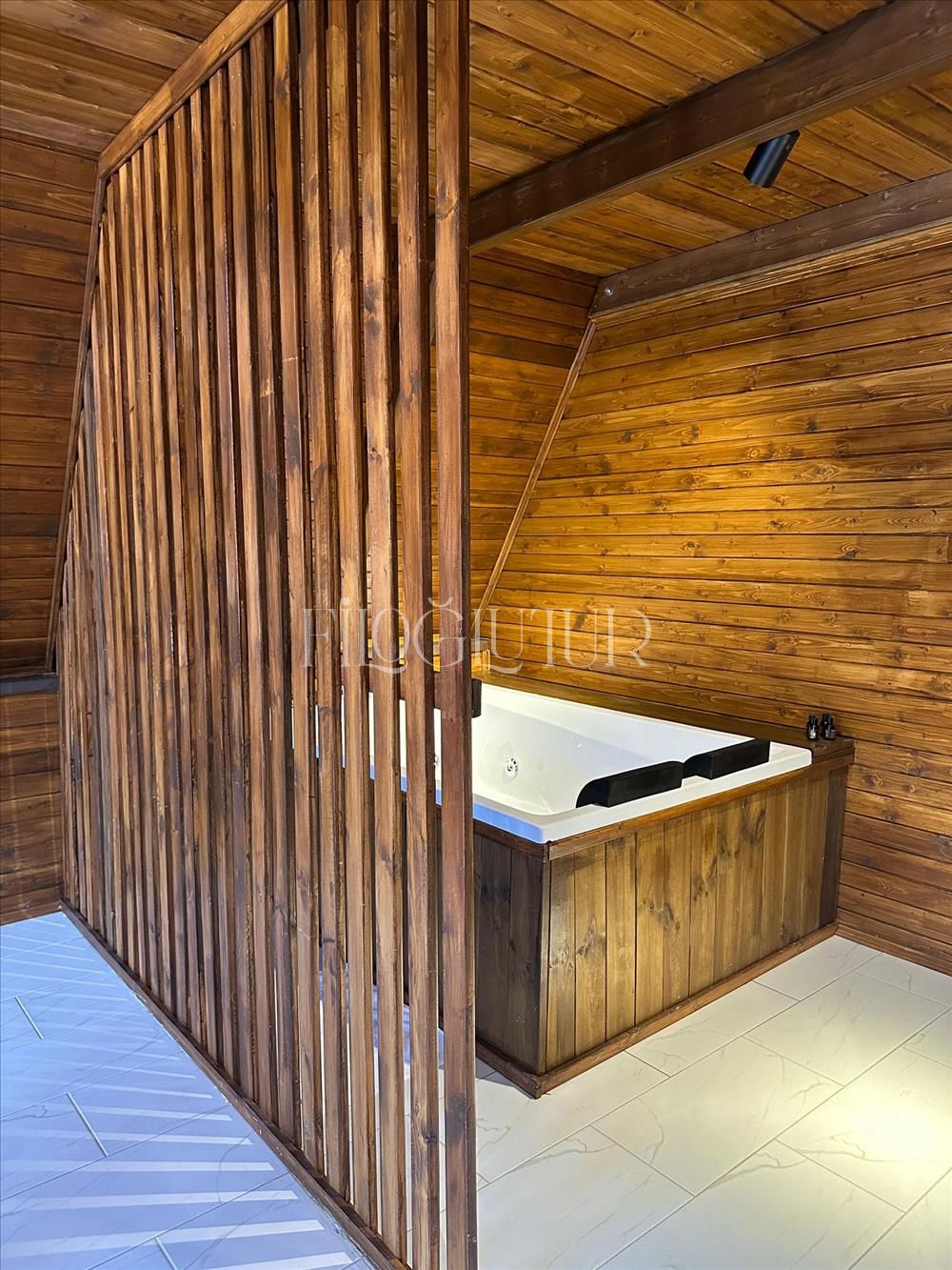 listing card gallery