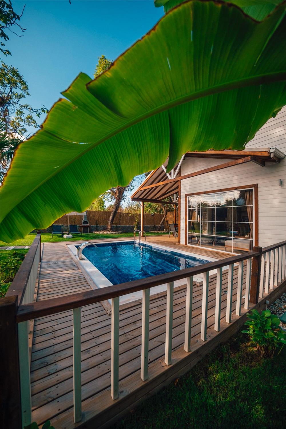 listing card gallery