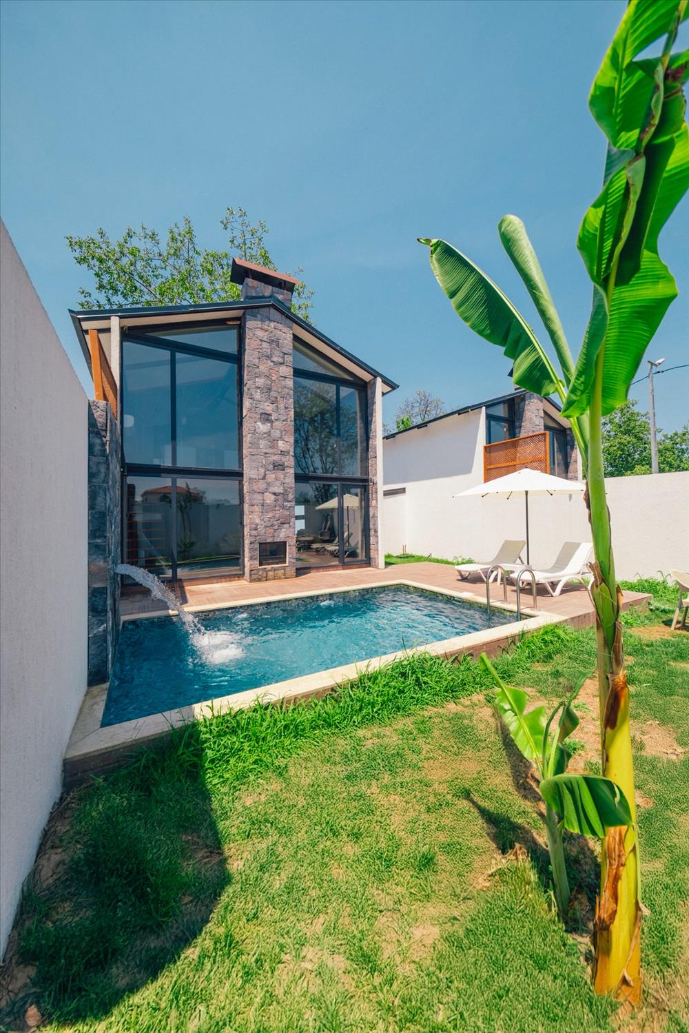 listing card gallery