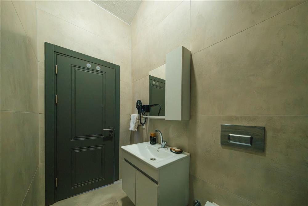 listing card gallery