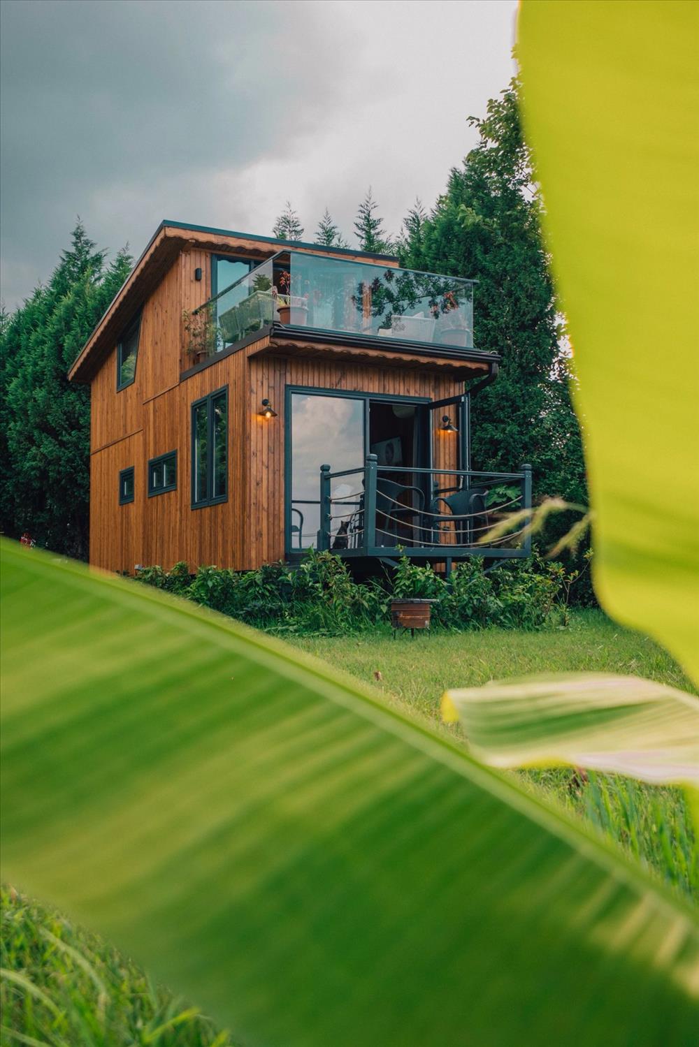 listing card gallery