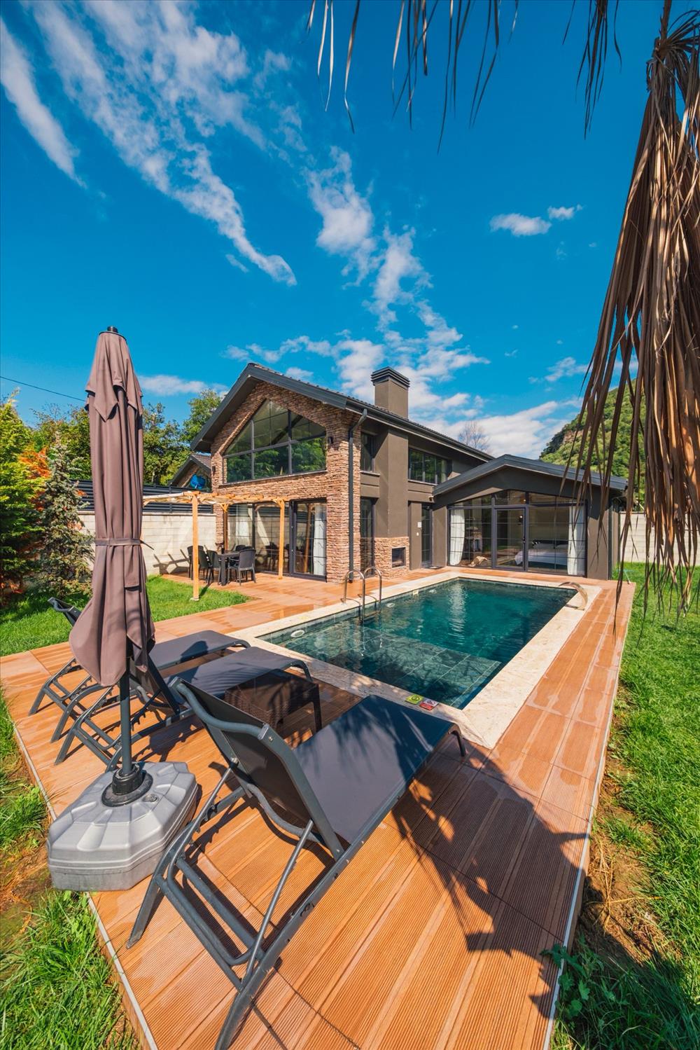 listing card gallery