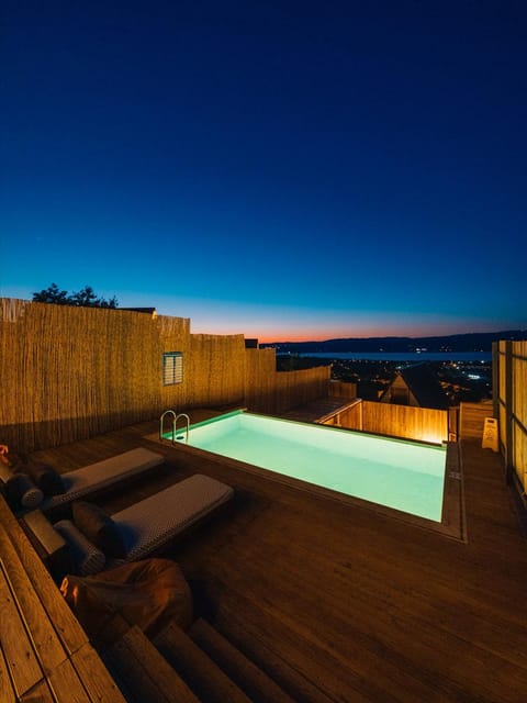 listing card gallery