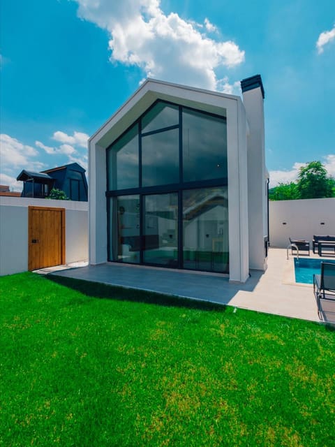 listing card gallery