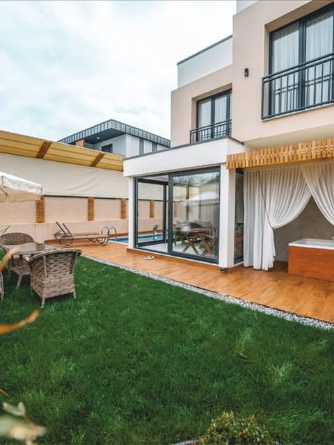 listing card gallery